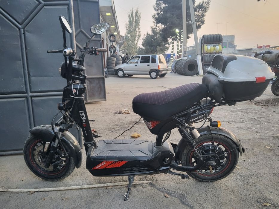 Скутер сотилади.