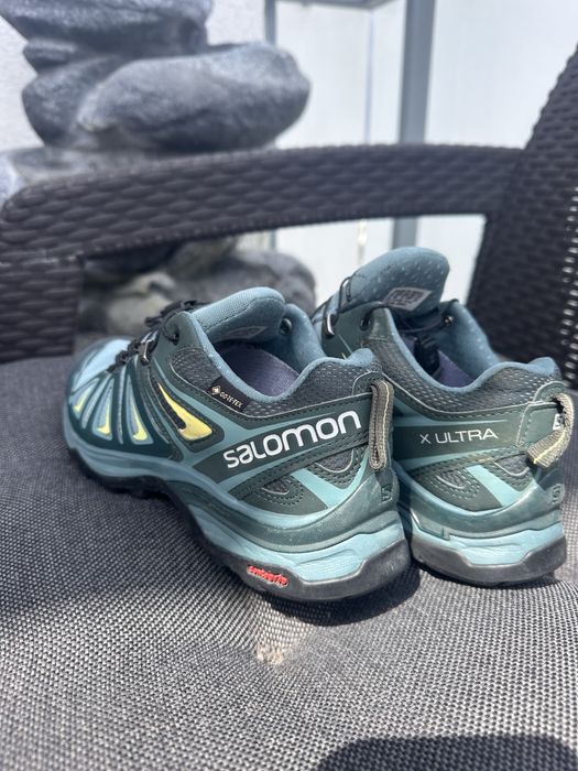 Papuci trecking Solomon, marimea 36, pret 200 lei