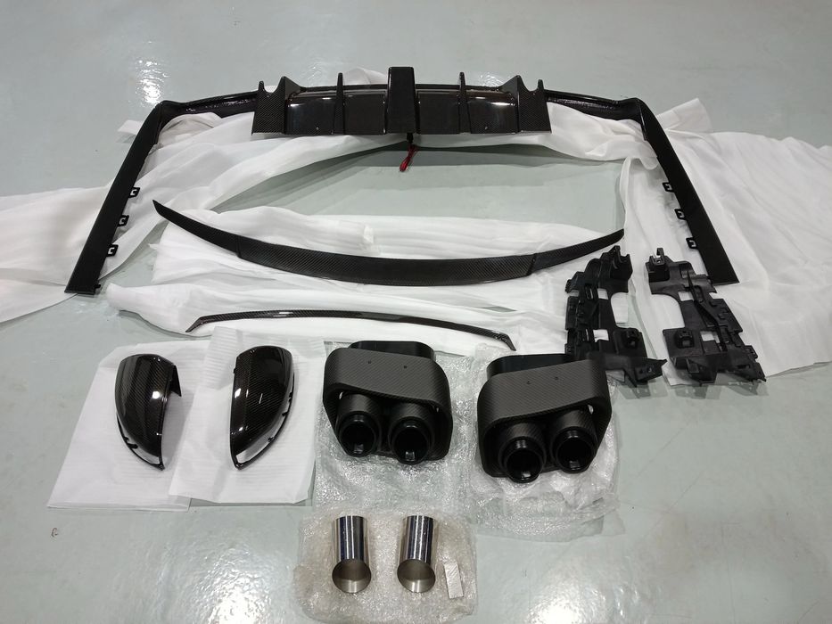 Set dry carbon Mercedes W213 – difuzor, eleron, tips