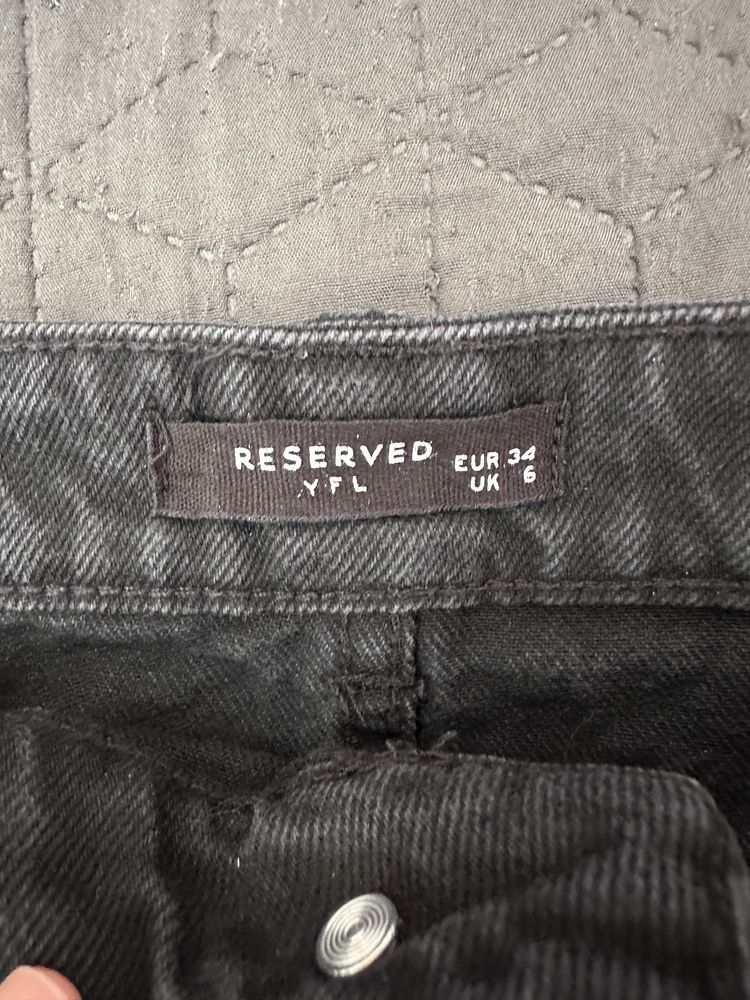 Дънкова пола Reserved р-р 34 + подарък къси гащи Mohito