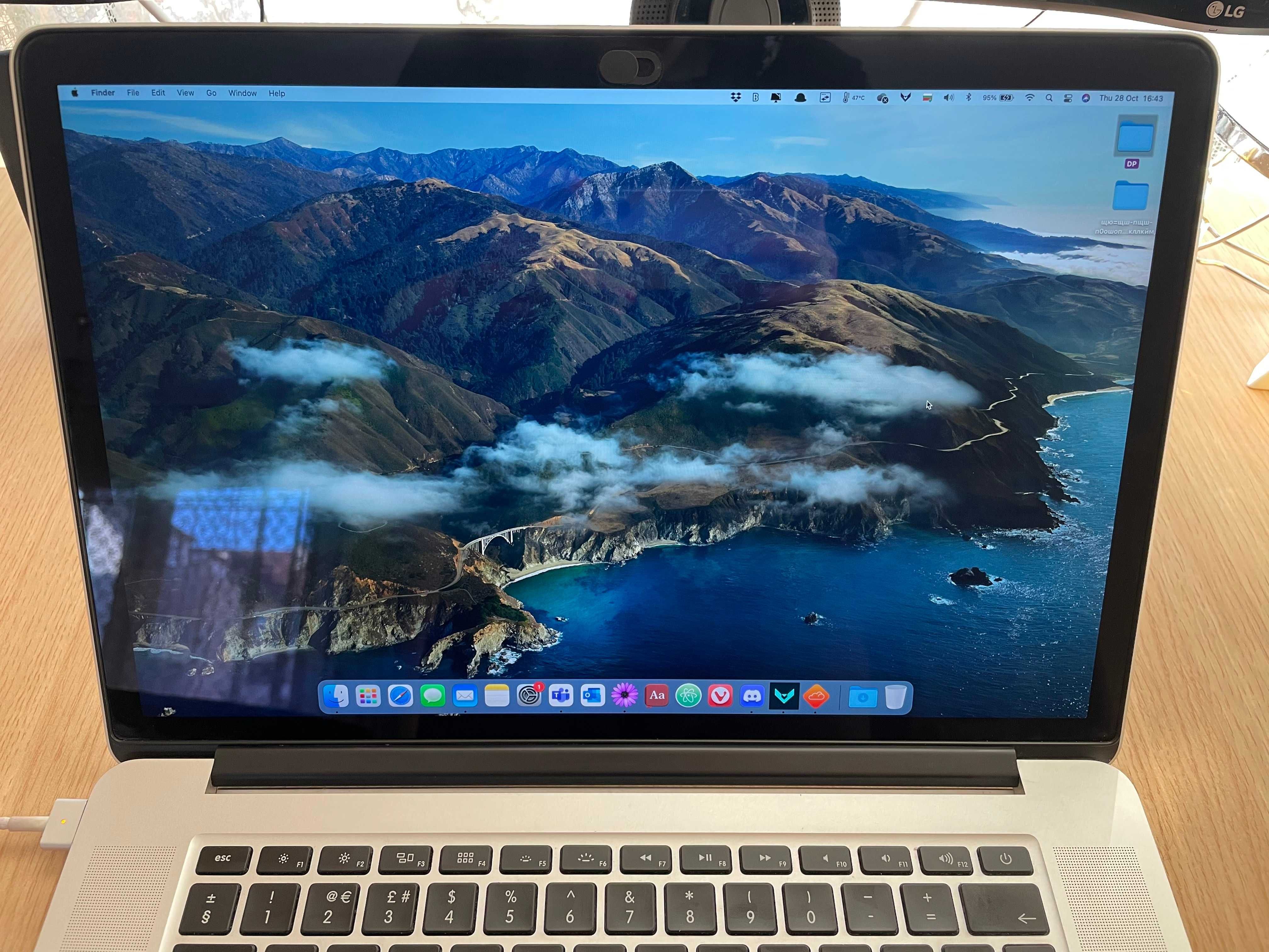 MacBook Pro 15", 2.2GHz Quad-Core, 250GB SSD, i7, 16 RAM, Mid 2015