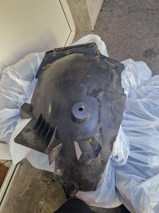 Vând apărătoare noroi Logan Sandero 3 stanga fata