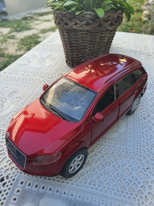 Audi Q7 мащаб  1:32