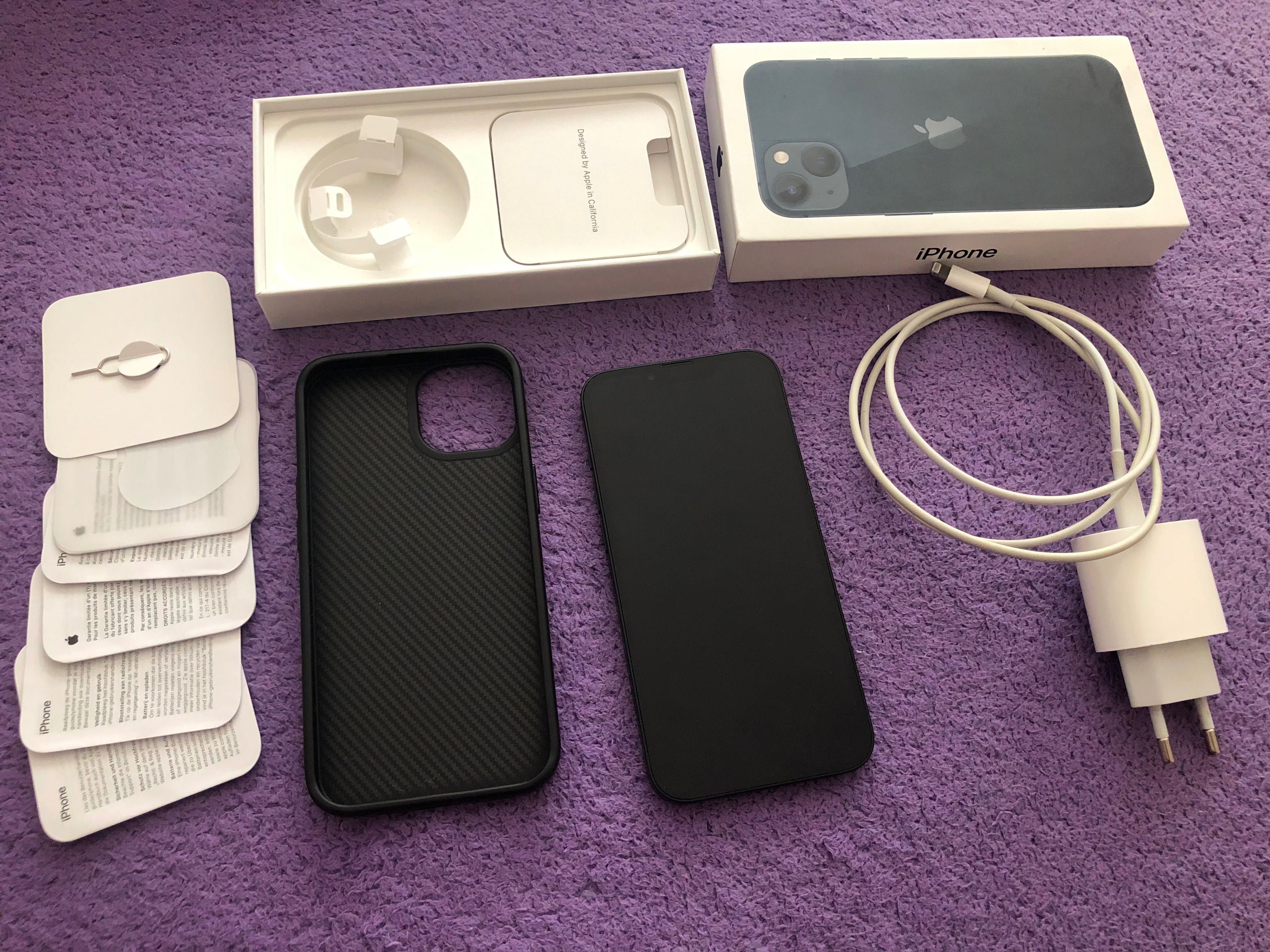 Смартфон Apple iPhone 13 128GB Midnight 100% батерия без драскотина