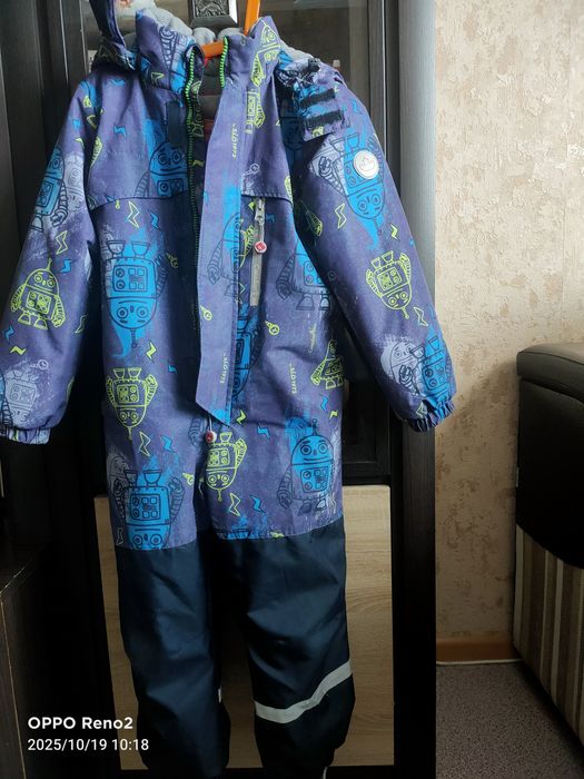 Продам зимний комбинезон для мальчика.