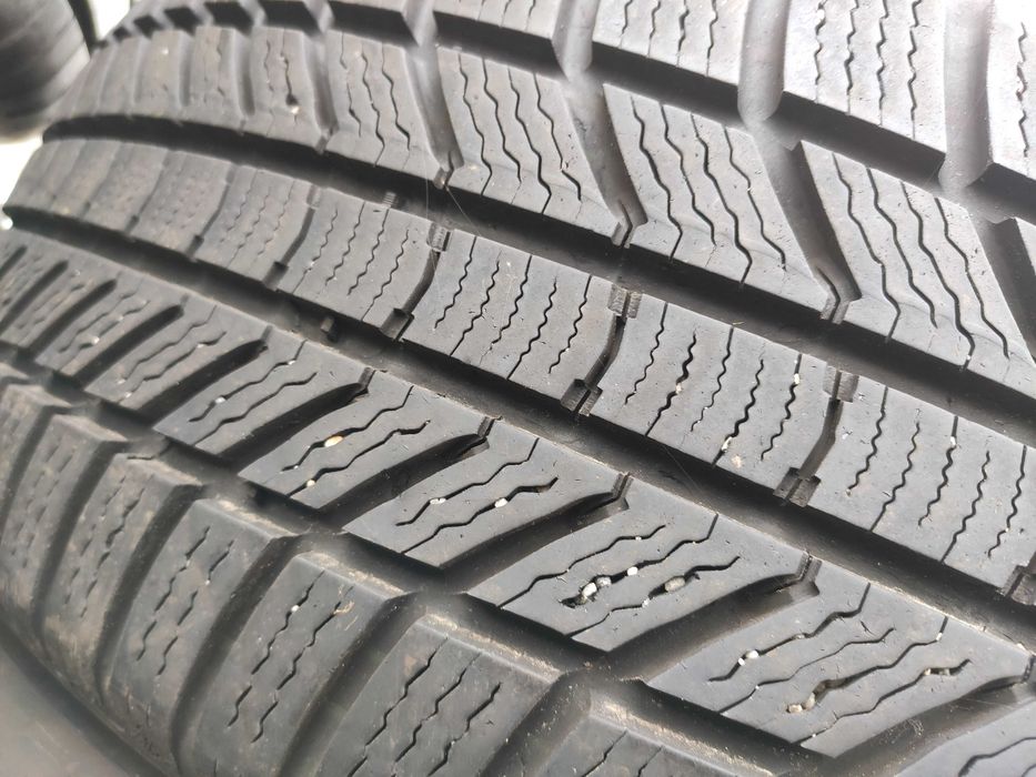 2бр Зимни гуми 215 55 17 - Continental