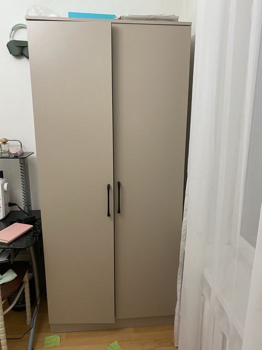 Шкаф бежевый старый