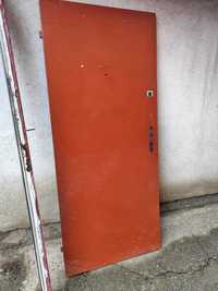 Метална врата с каса