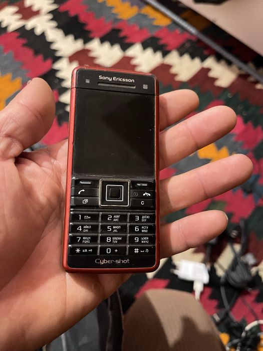 Sony ercsson c902 qizil idial