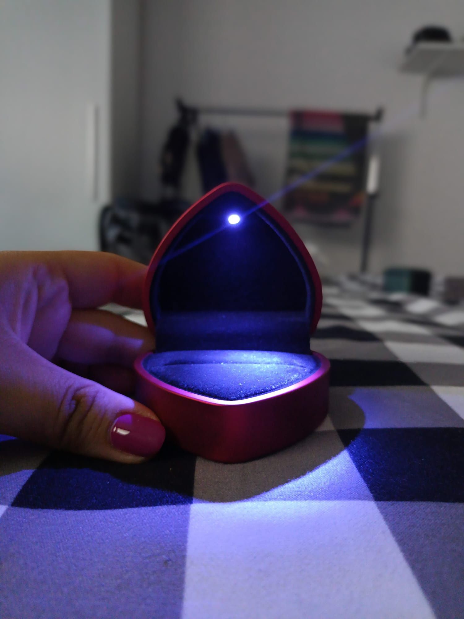 Cutie pentru inel cu lumină 01