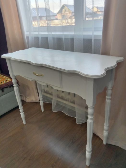 Продам консоль в прихожую