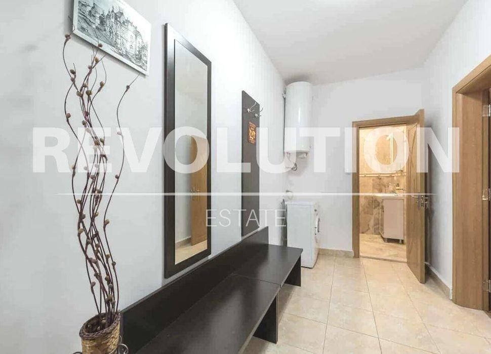 Тристаен апартамент в района на Червен площад!