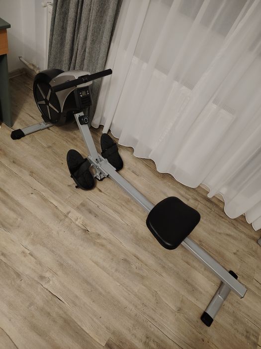 Aparat de vâslit potrivit pentru antrenamente de nivel începător și me