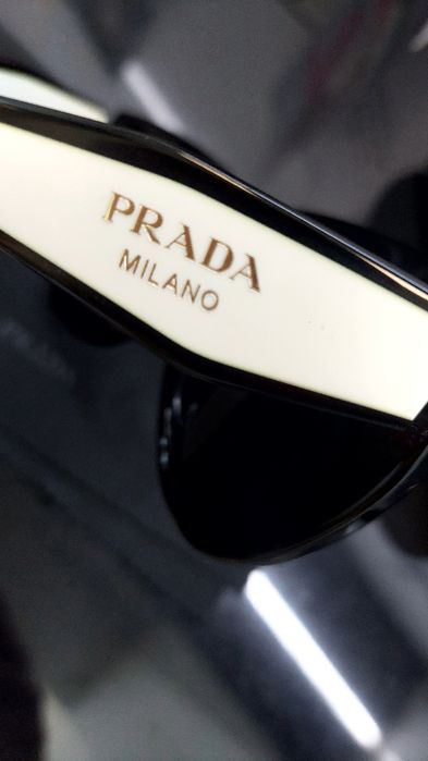 Чисто нови  слънчеви очила РRADA! Закупени са от Скай Оптика