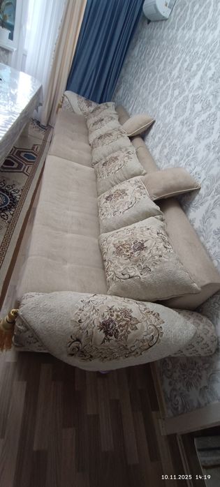 Продается диван 4 метров