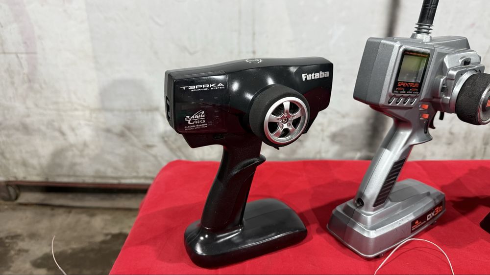 Telecomenzi Spektrum Futaba cu receivere