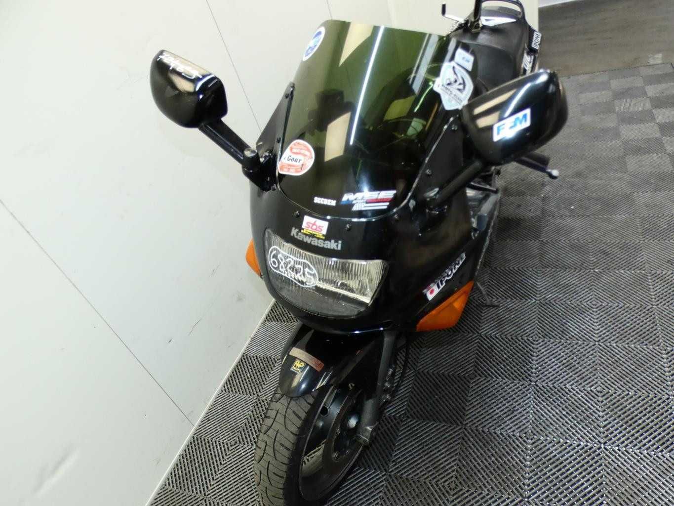 Dezmembrez Kawasaki ZZR 600 model 2000