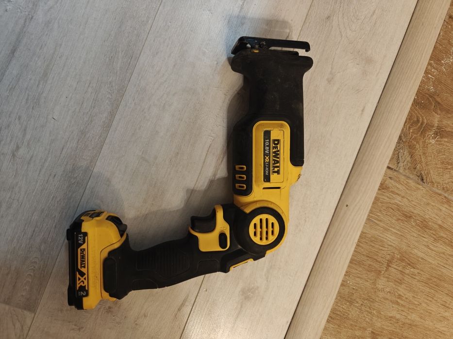 Fierăstrău Dewalt DCS310