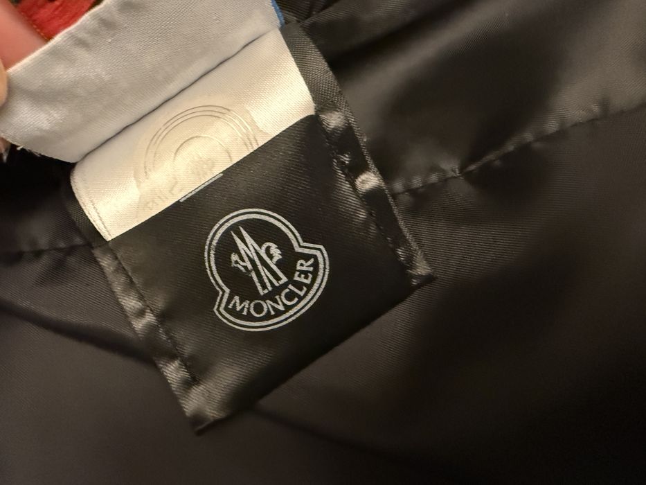 Geaca noua neagra cu gluga detasabila , marimea s , noua cu eticheta