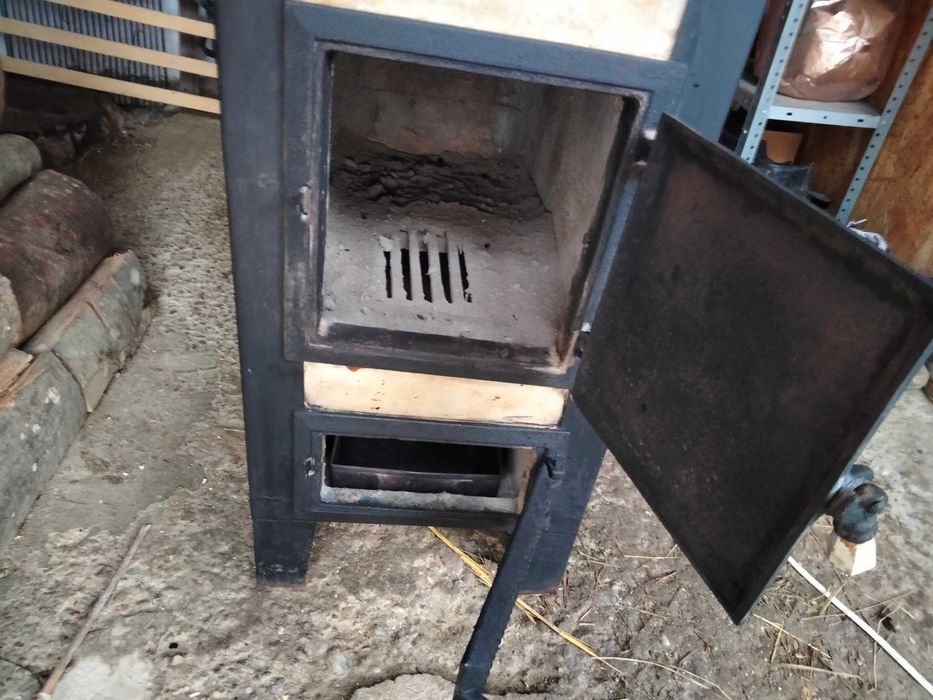 Vând sobă pe lemne 5k