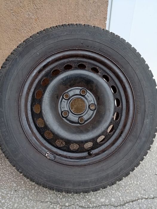 Vând set roti 195/65R15 jante otel se potrivesc pe wv