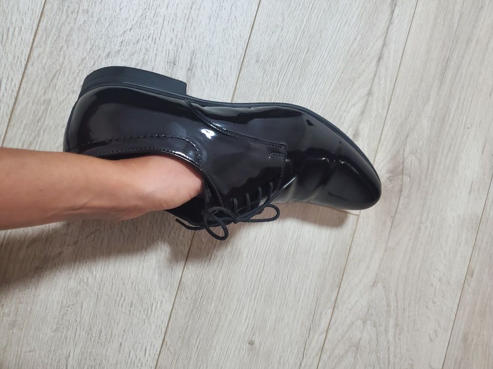 Мъжки черни лачени обувки