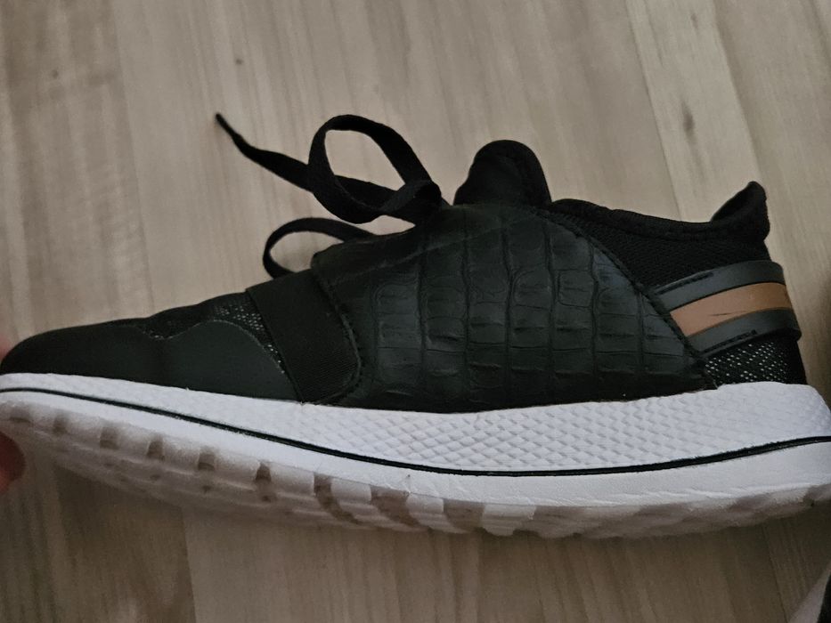 Aadidasi (pantofi sport) nr 37 Kangoroos
