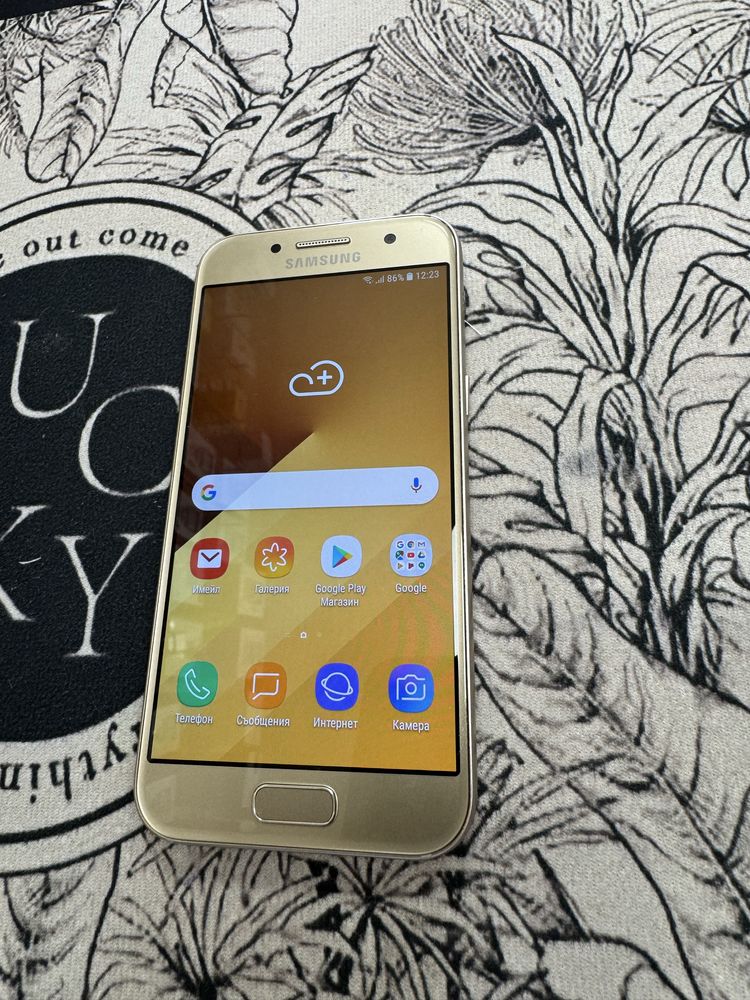 Samsung Galaxy A3 (2017) 16gb отличен