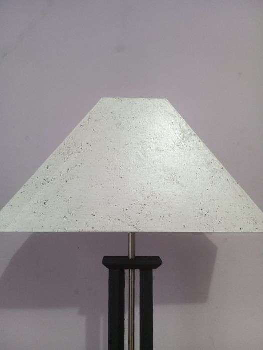 Дизайнерска геометрична настолна лампа