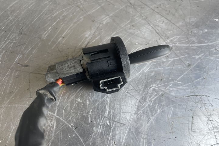 Contact cu cheie 356033T / 356033 T Dacia Logan prima generatie