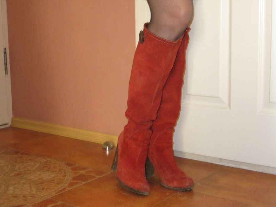 Стильные замшевые сапоги Италия