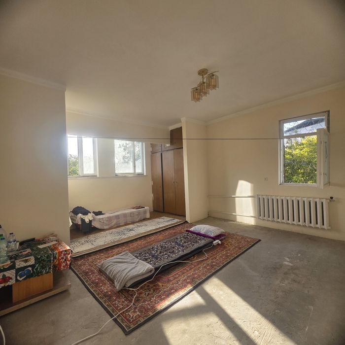 Юнусобод 4кв 2/4/4 Сотилади