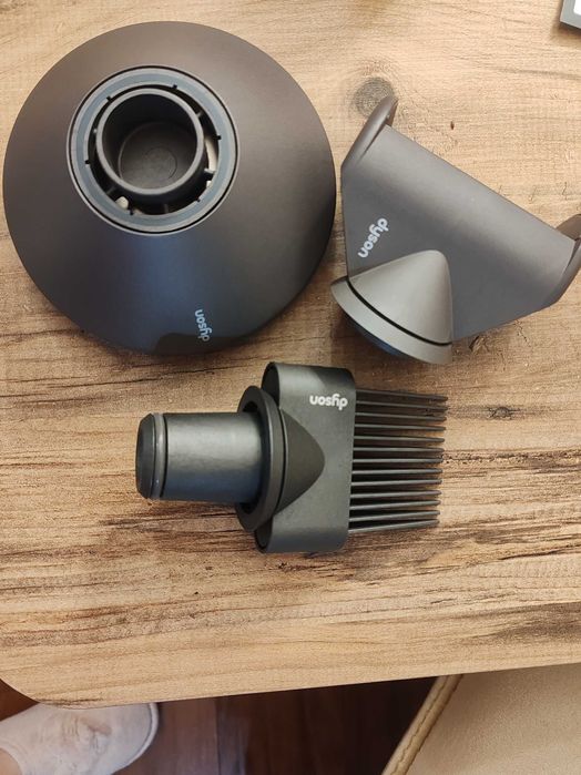 Vând Uscator de par Dyson Supersonic