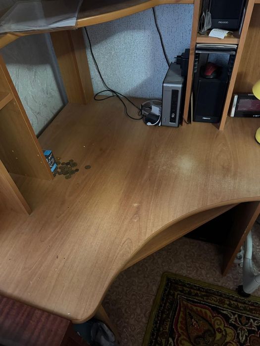 Продам компьютерный стол