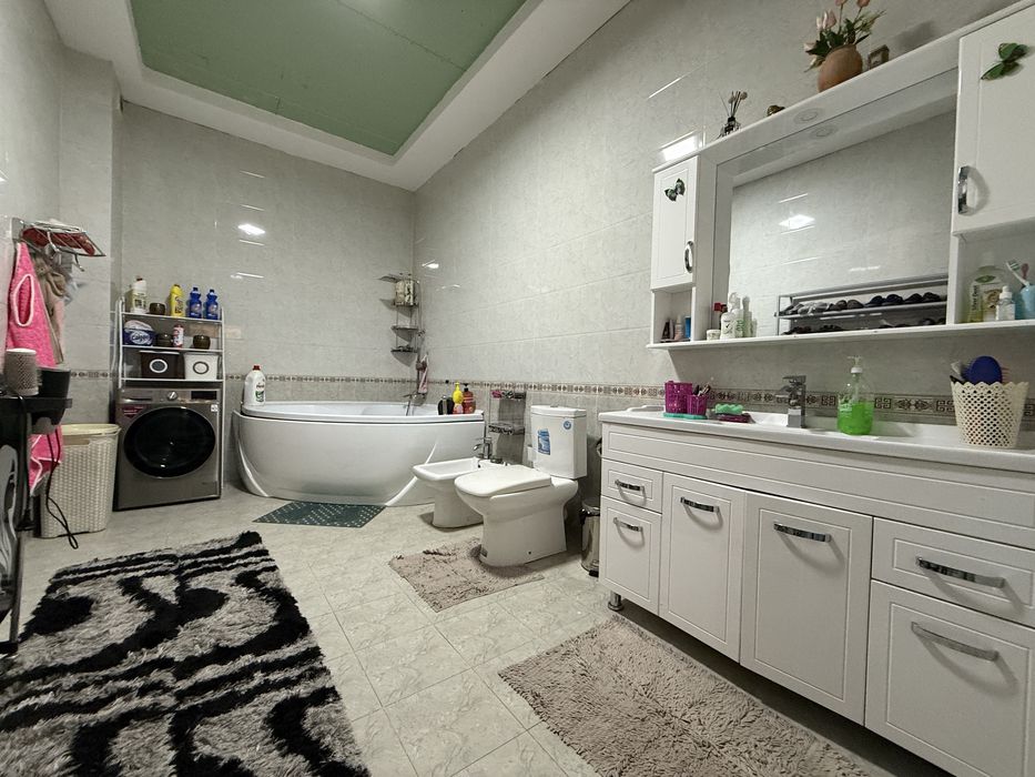 6,7 соток 6 хона сифатли қурилган авторский проэктдаги ховли сотилади!