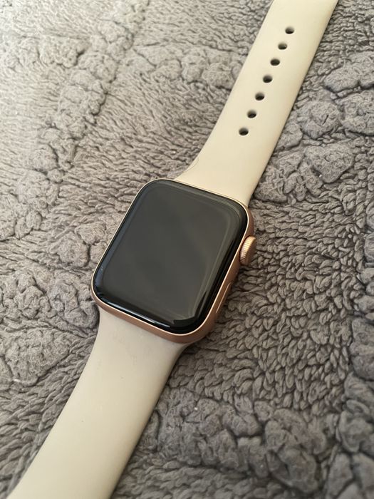 Продам apple watch se 40mm