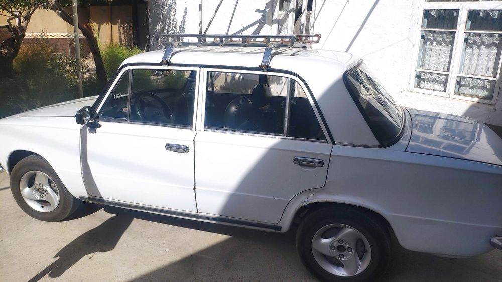 Juguli vaz 2101 rangi oq