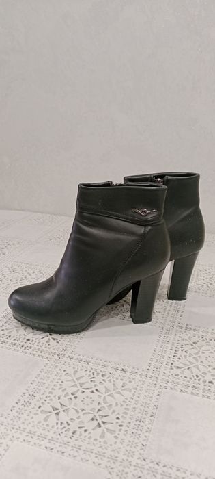 Продаются красивые удобные ботильоны