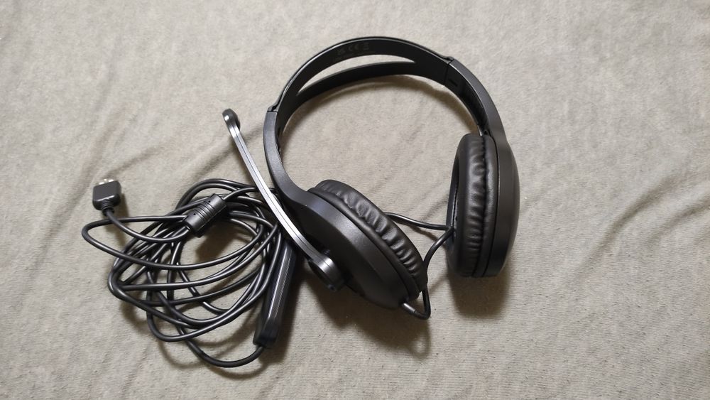 Casca cu microfon Edifier noua