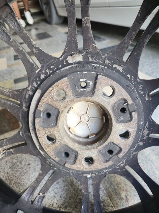 Jante BMW 18 jante BMW style 135 M
Mici zgârieturi 
Nu