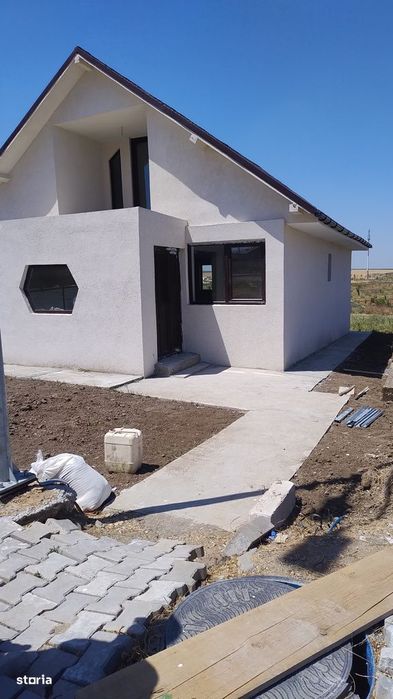 Casa cu mansardă in Valu lui Traian