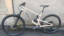 Vand bicicleta de enduro din carbon