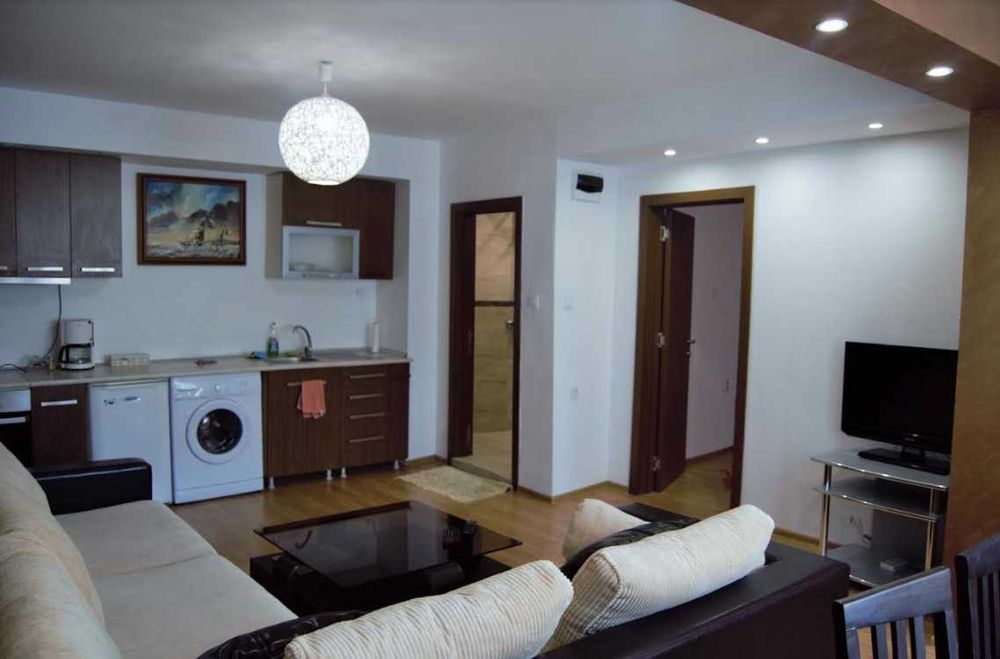 Дава се под наем Двустаен апартамент в Бургас, Център - 60 кв.м за 408 € - Снимка #1