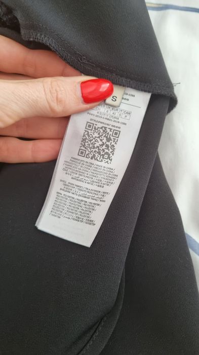 Bluza Guess neagra marimea S