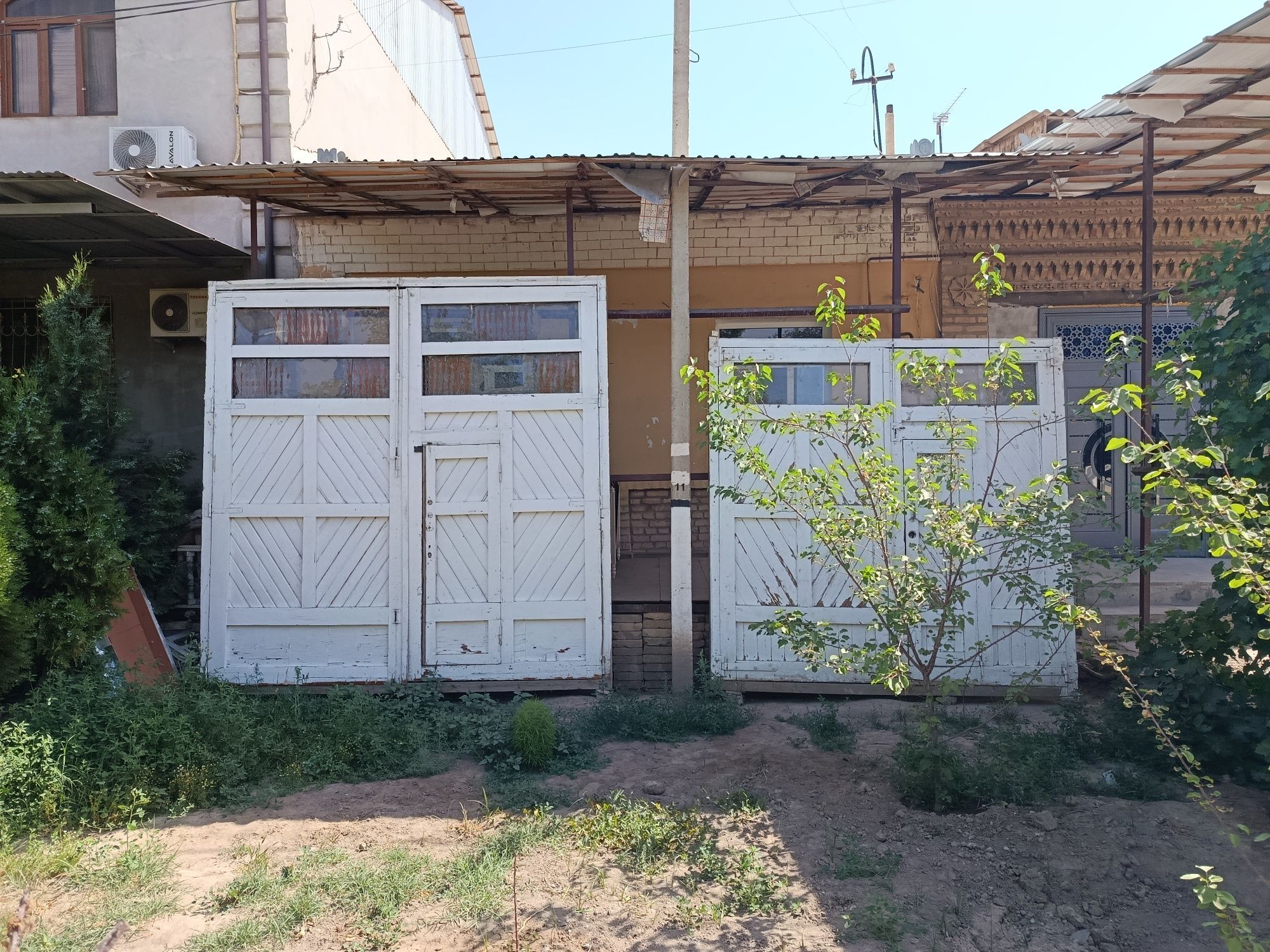 Darvaza uydan chiqqan