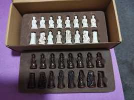 Малки шахматни фигурки