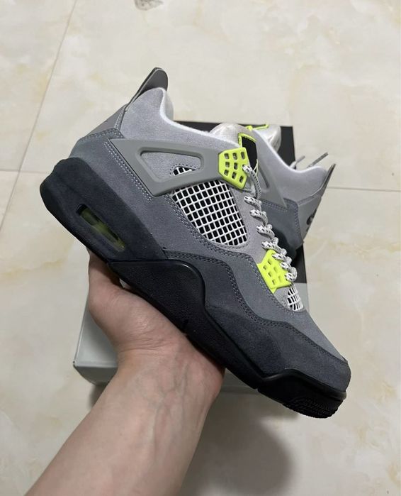 Air Jordan 4 Retro SE 95 Neon