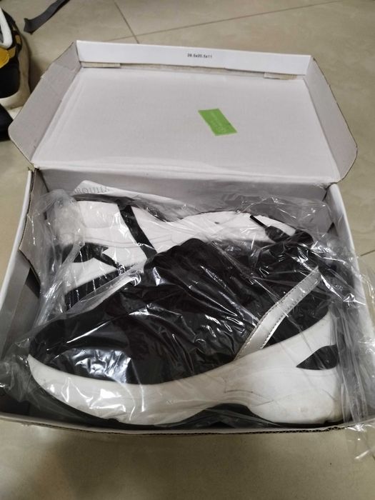 Маратонки и обувки на ток