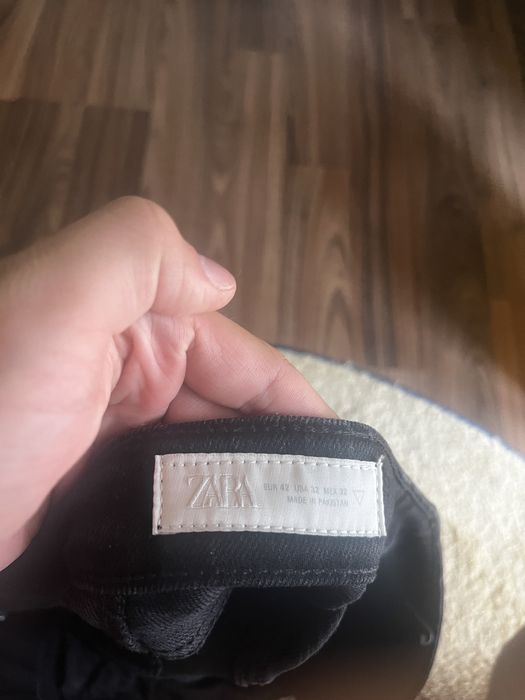 Blugi Zara rupti negri