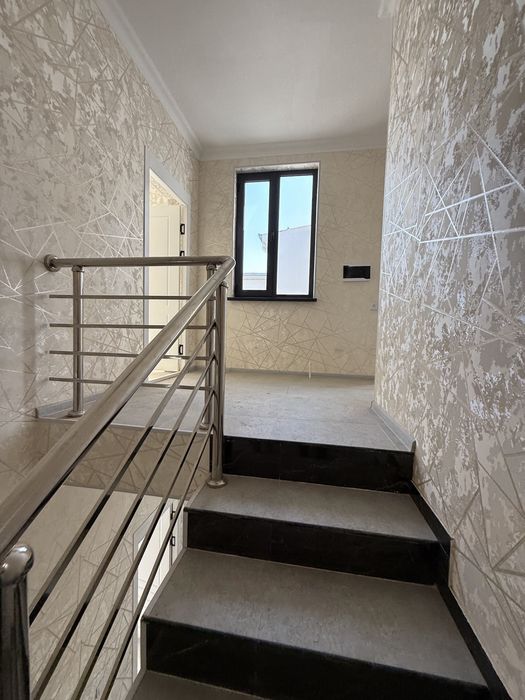 Srochno uchastok sotiladi 1 sotix 2 etaj 4 xona